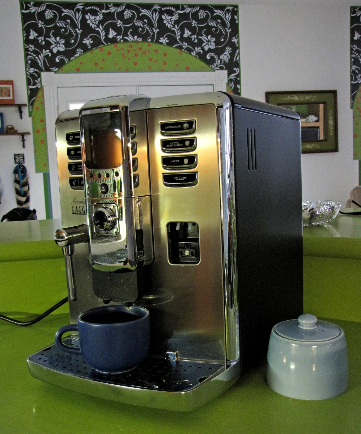 Фото автоматической кофемашины Gaggia (Гагиа) с капучинатором